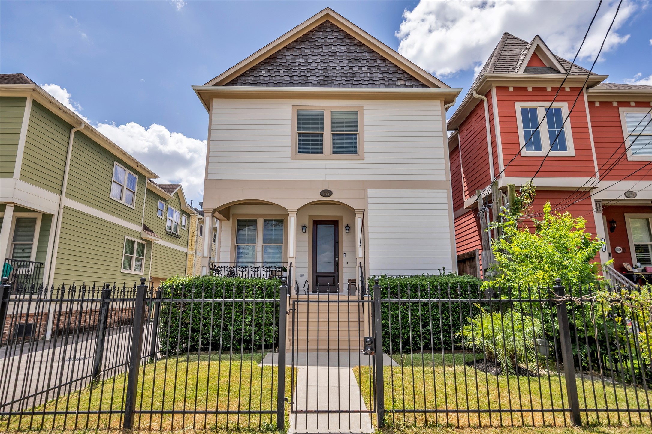 1122 W 18th Street Property Photo 1