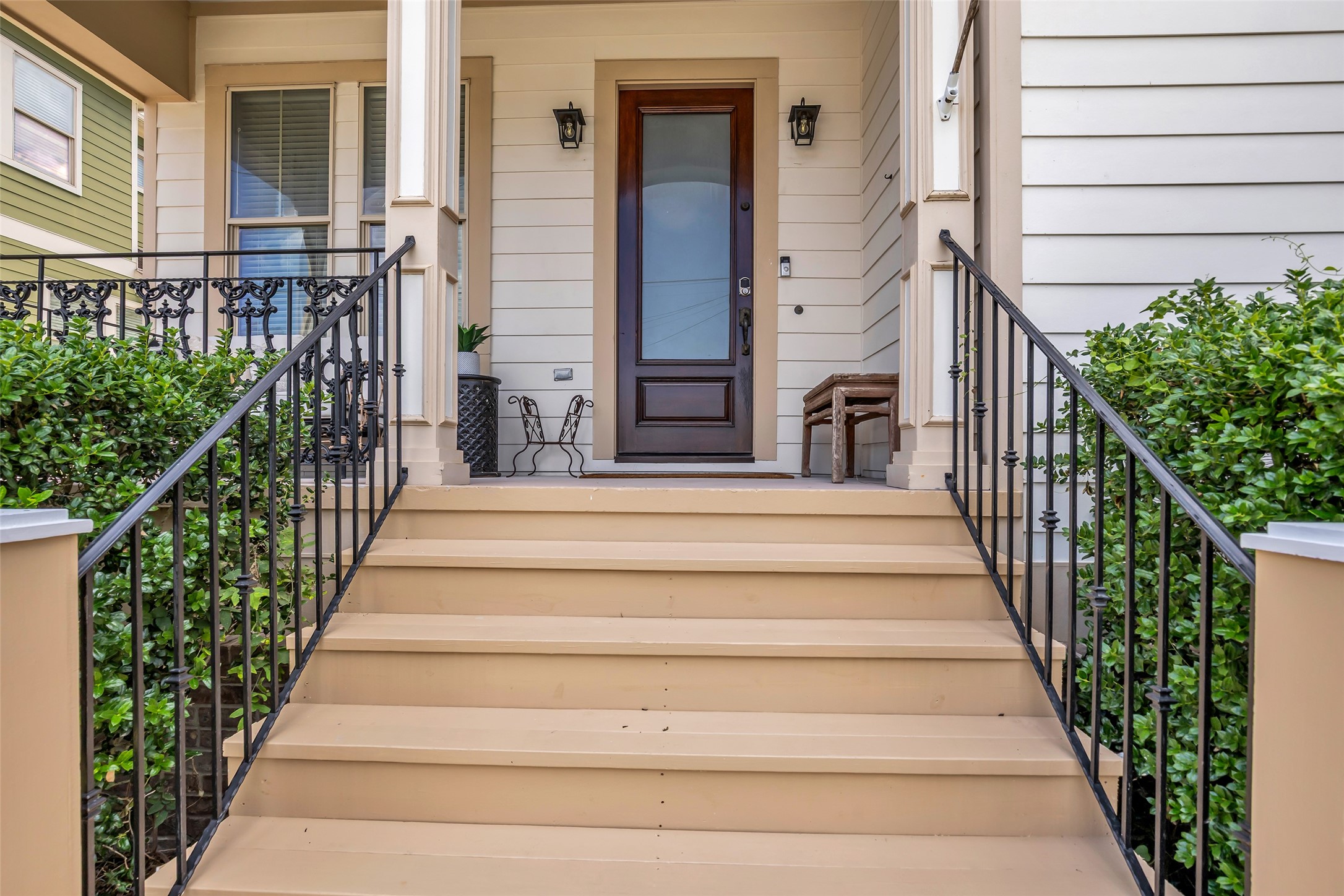 1122 W 18th Street Property Photo 2