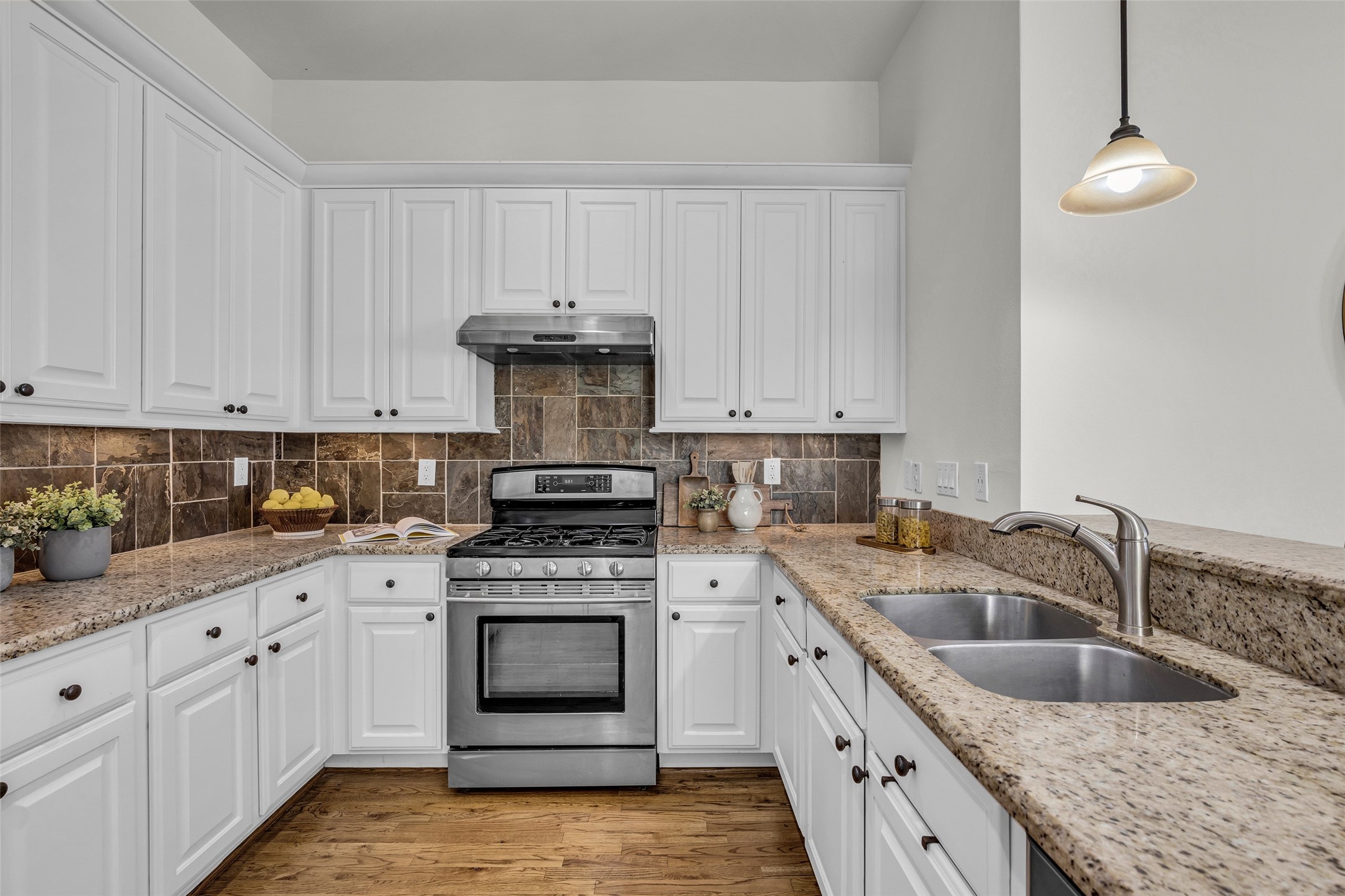 1122 W 18th Street Property Photo 16