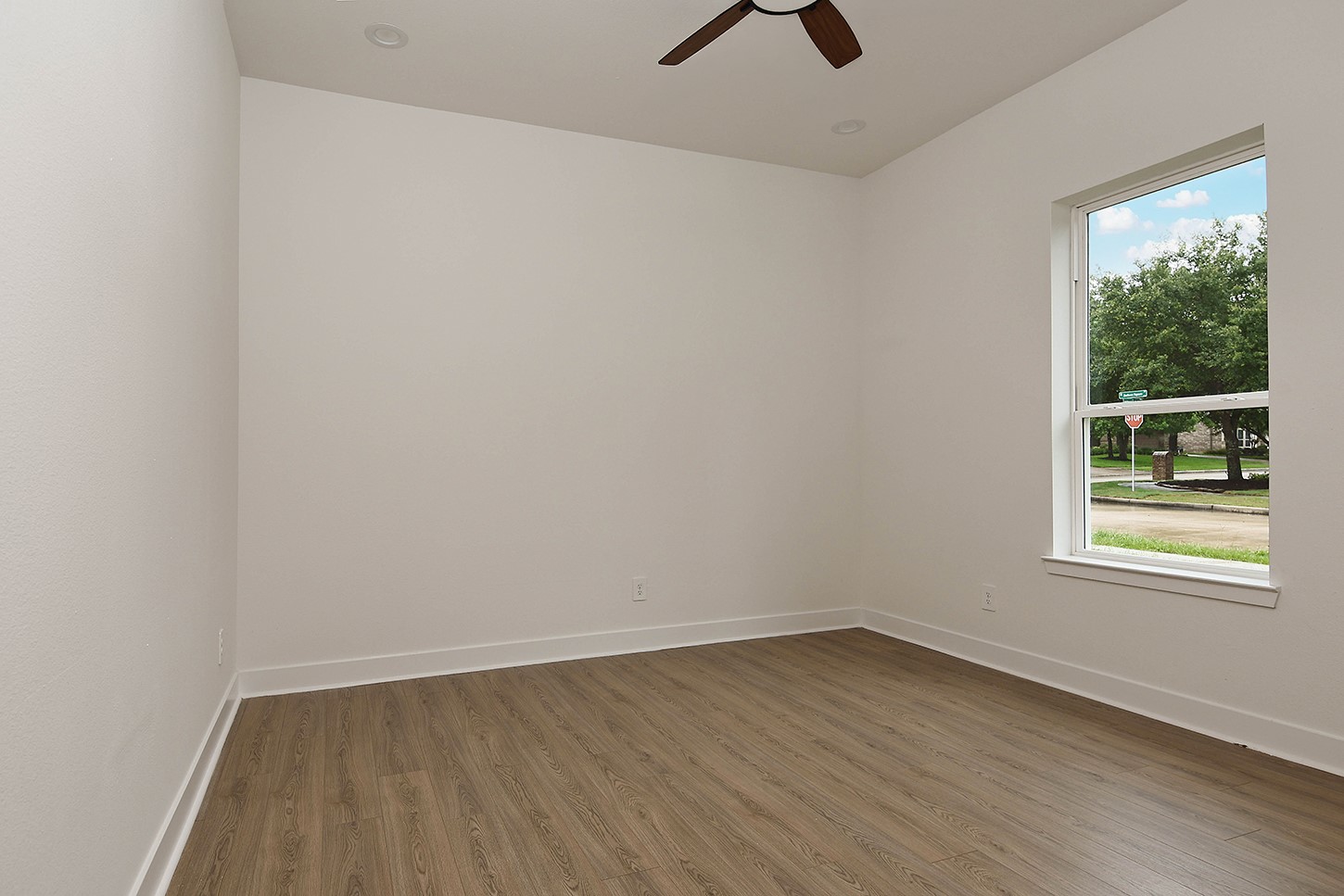 1511 Cafe Dumonde Property Photo 19
