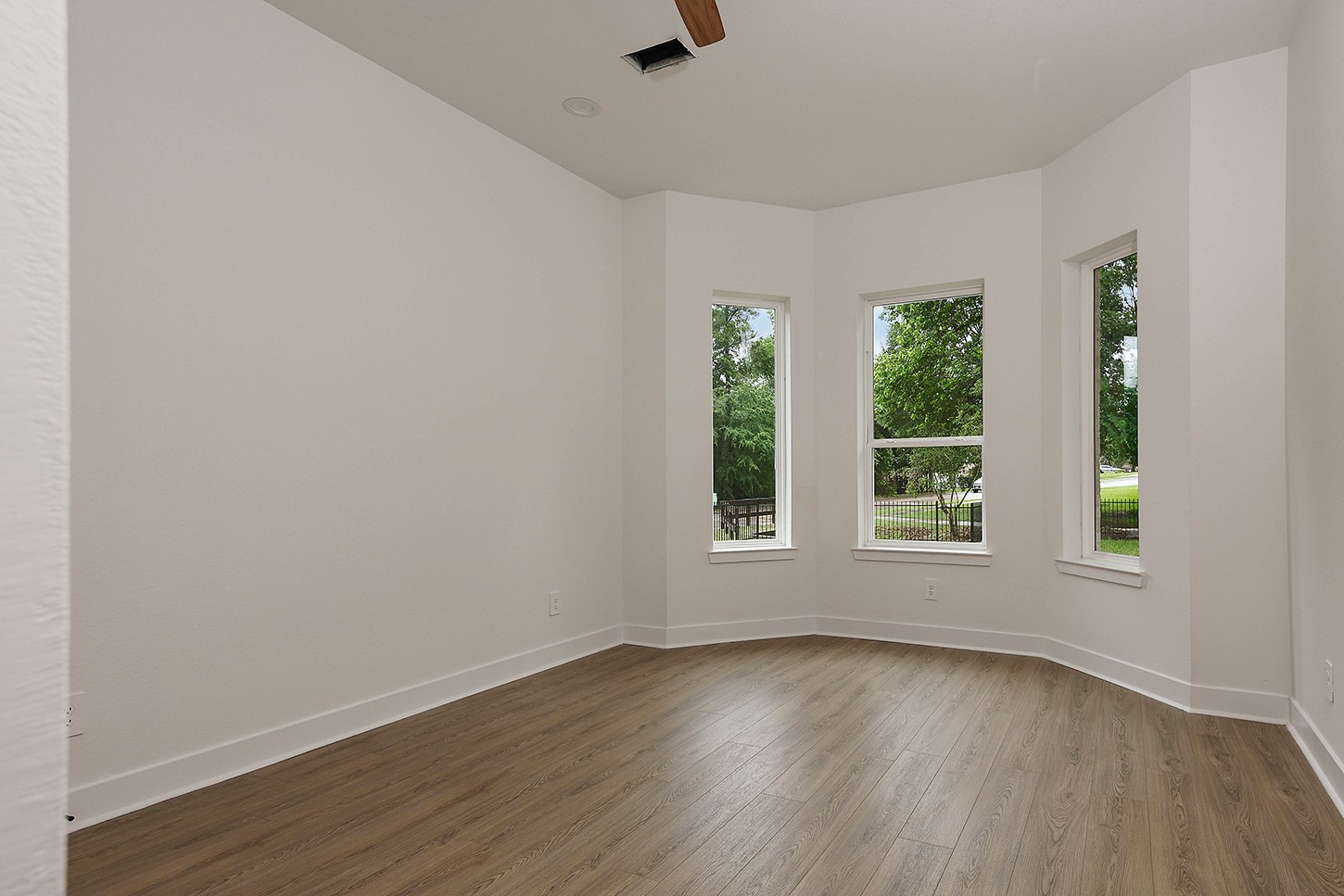 1511 Cafe Dumonde Property Photo 22