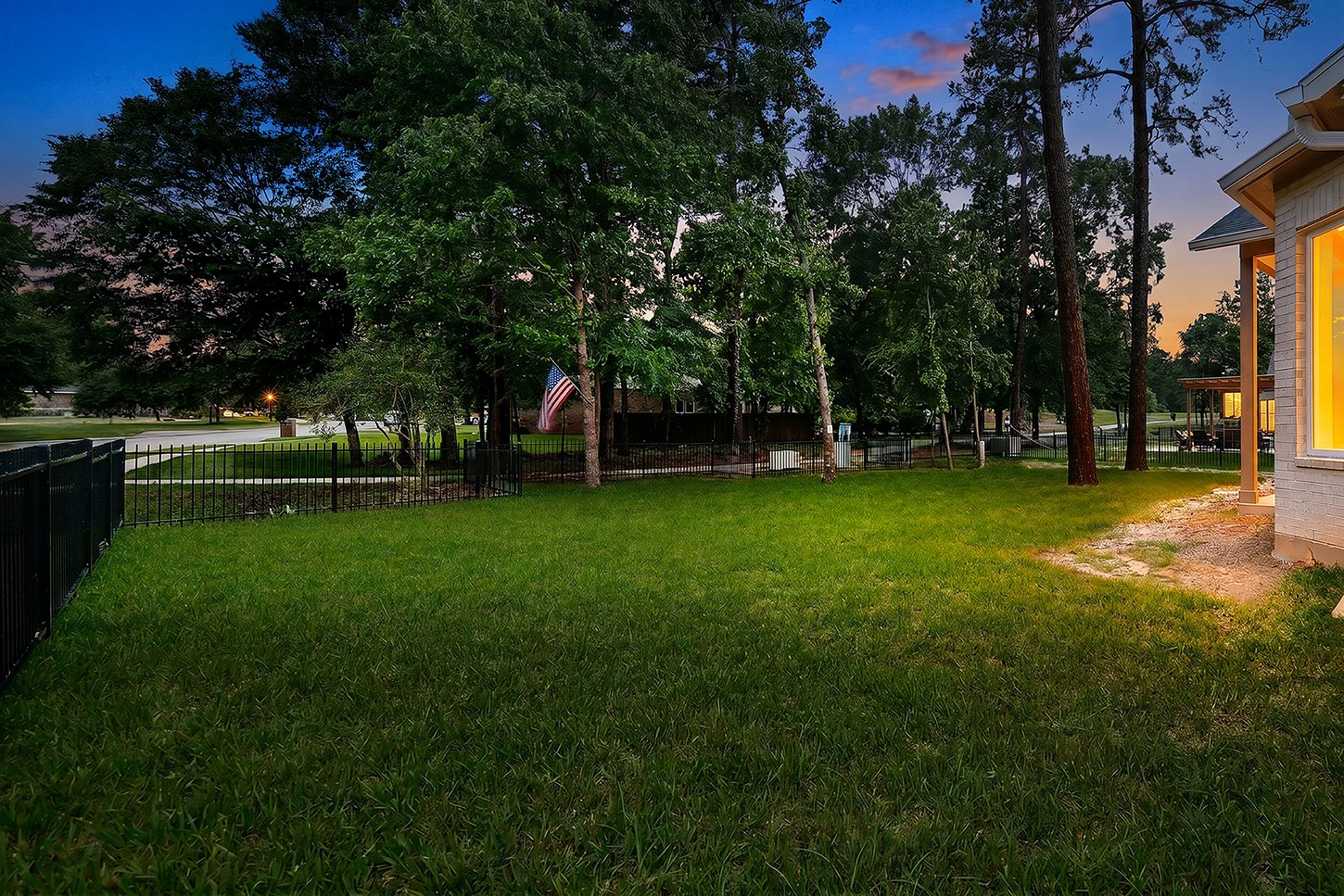 1511 Cafe Dumonde Property Photo 37