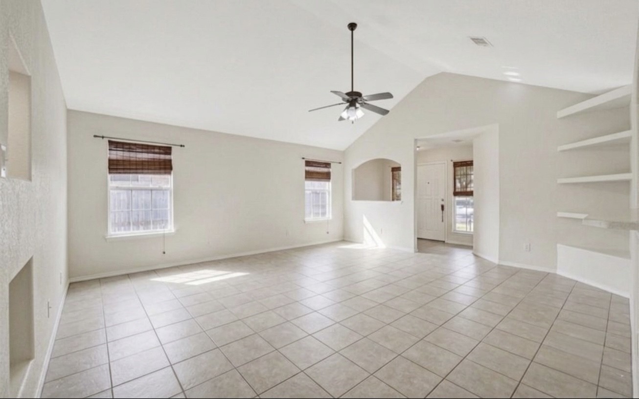 18723 Driftwood Springs Drive Property Photo 3