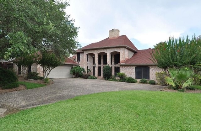 3803 E Valley Drive Property Photo 2