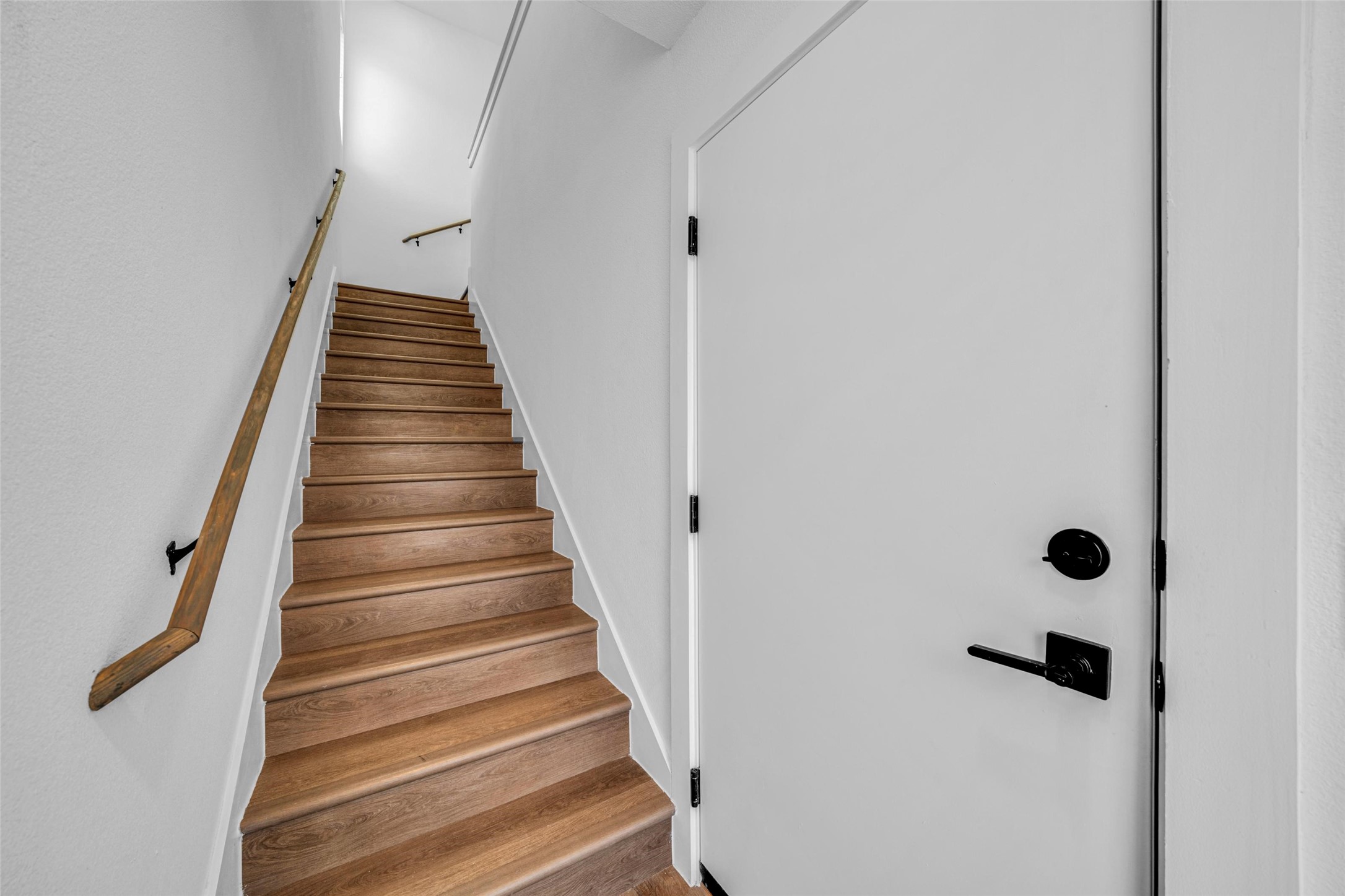1601-426 Mustang Drive Property Photo 3