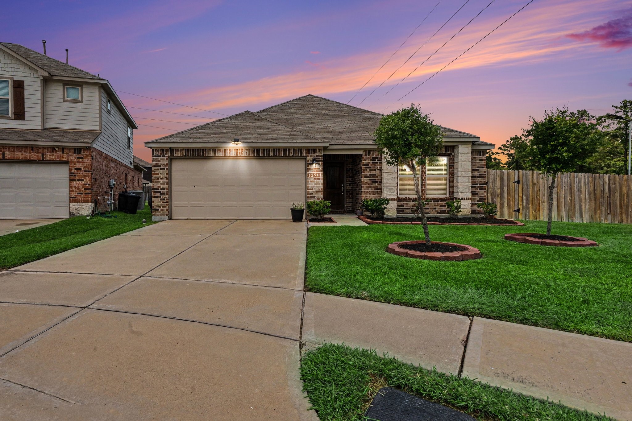 12547 Starry Summer Lane Property Photo 4