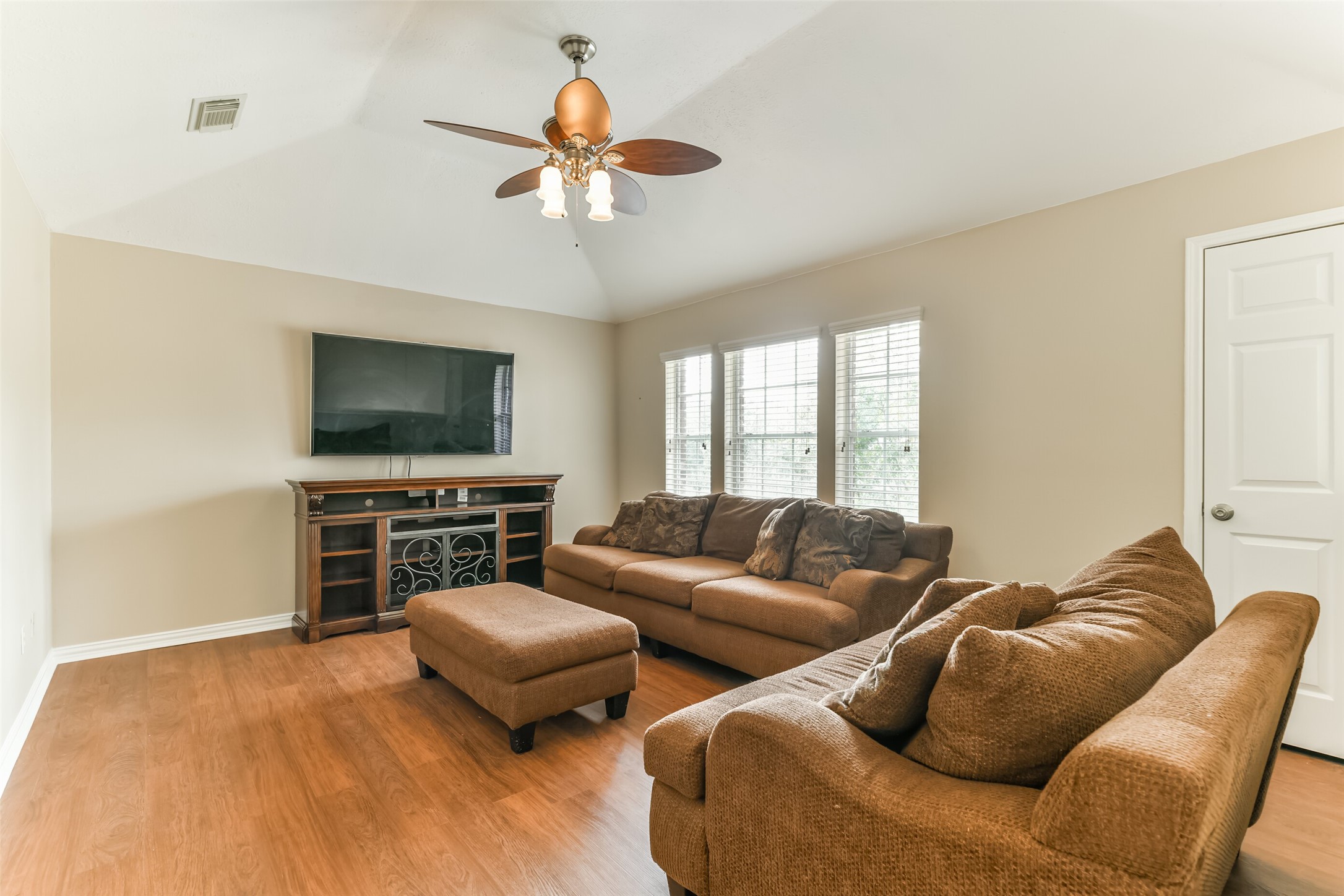 1801 Oakbrook Circle Property Photo 24