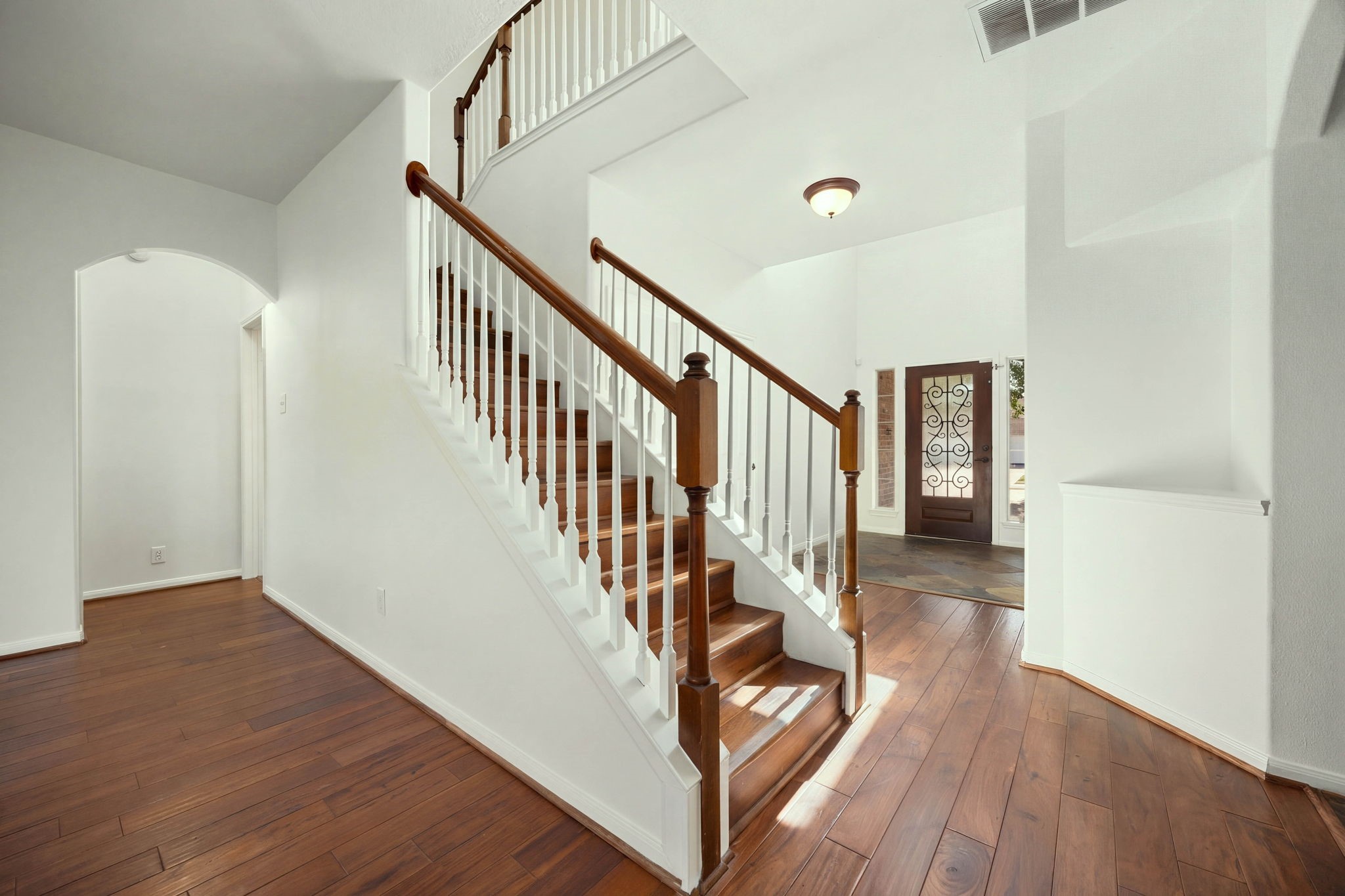 10003 Lynette Falls Drive Property Photo 5