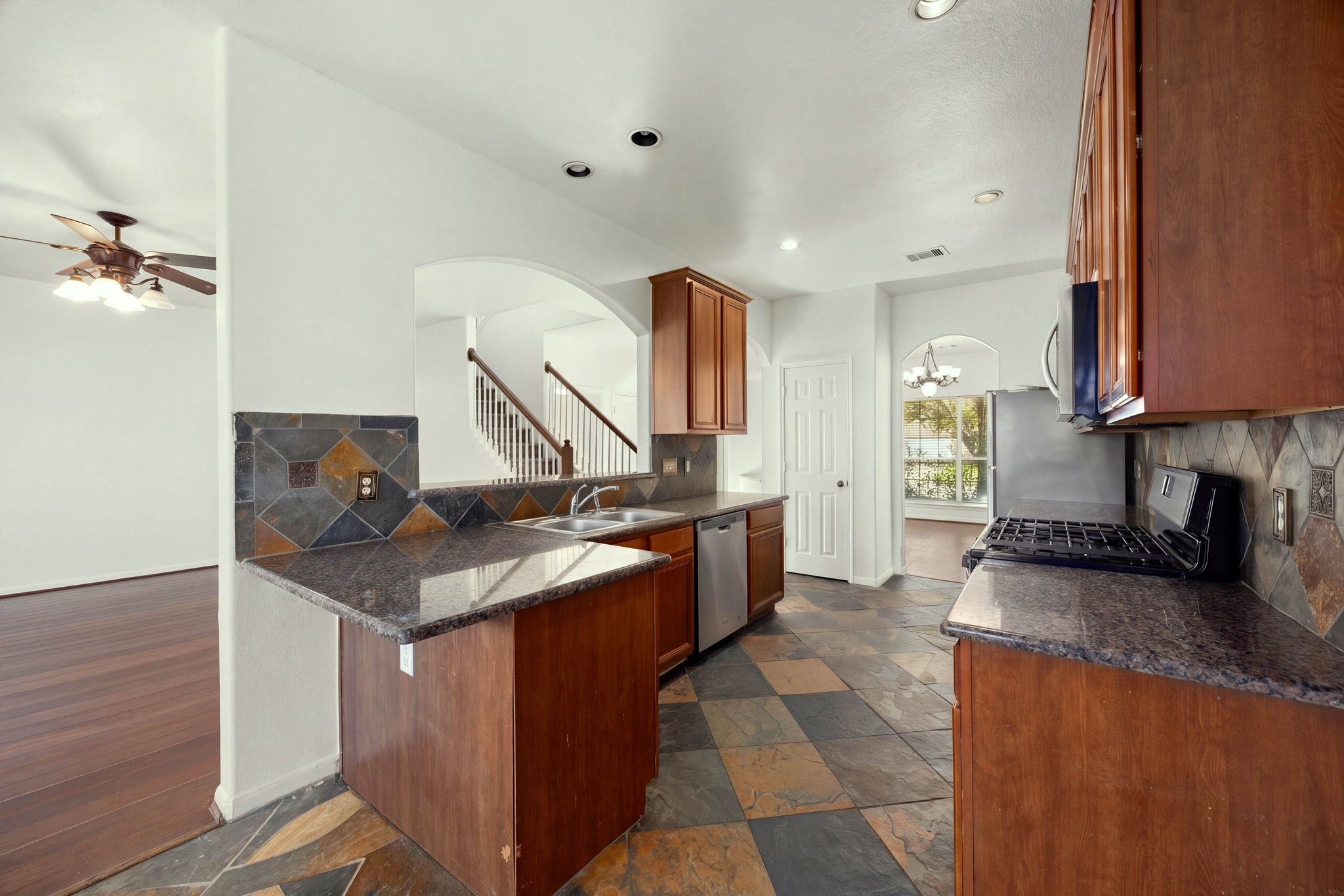 10003 Lynette Falls Drive Property Photo 12