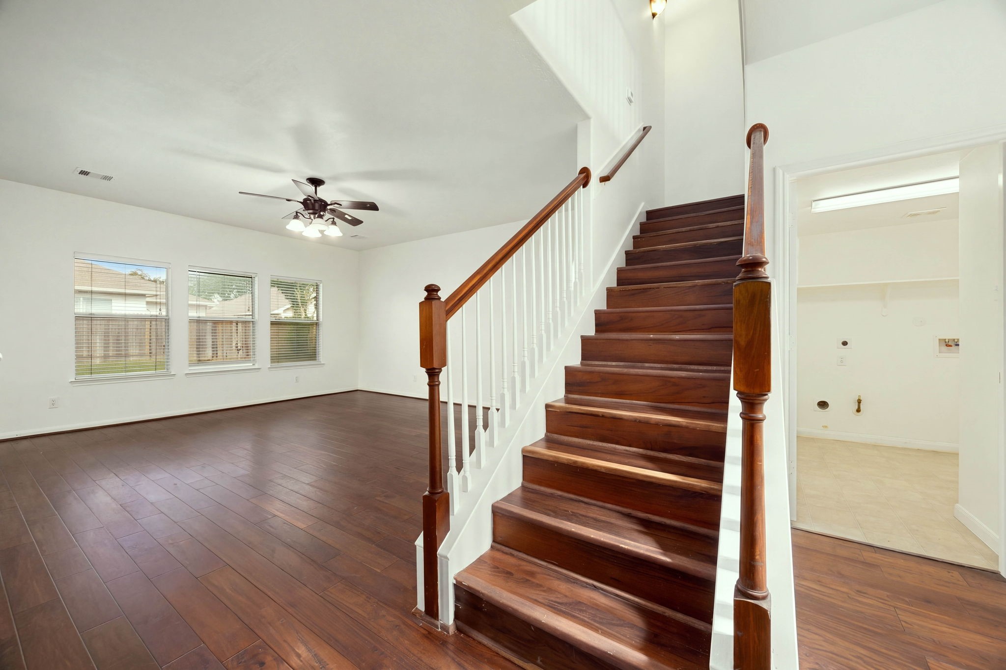 10003 Lynette Falls Drive Property Photo 28