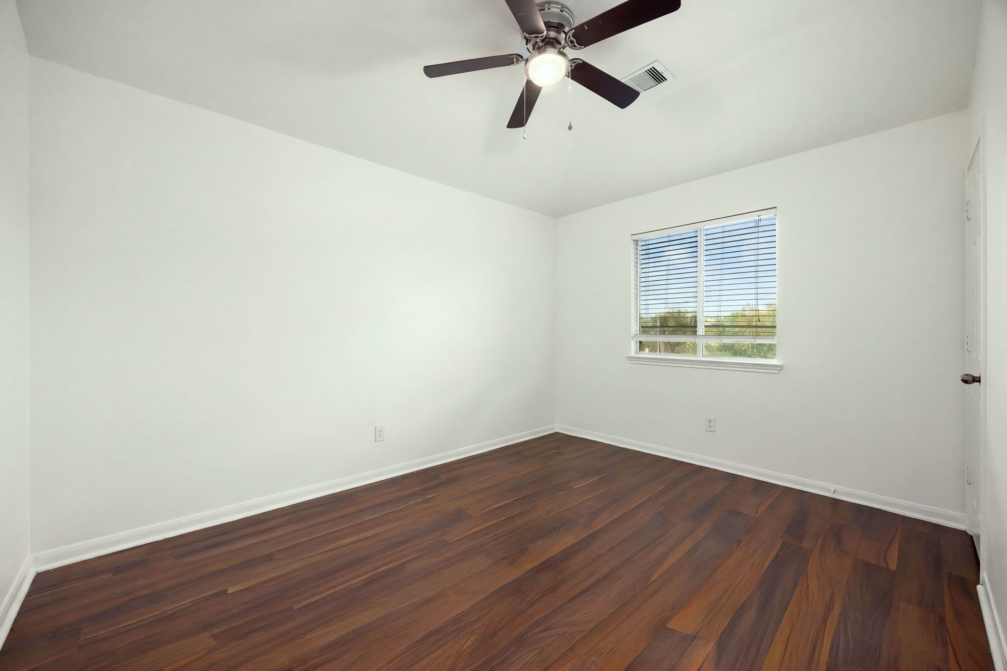 10003 Lynette Falls Drive Property Photo 34