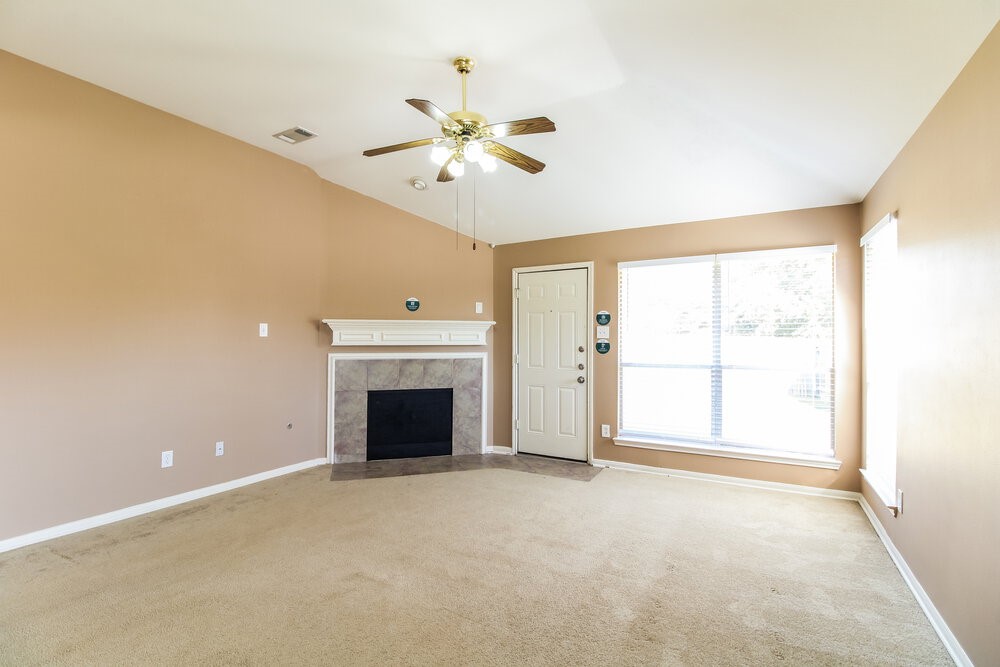 21502 Broadstone Drive Property Photo 5