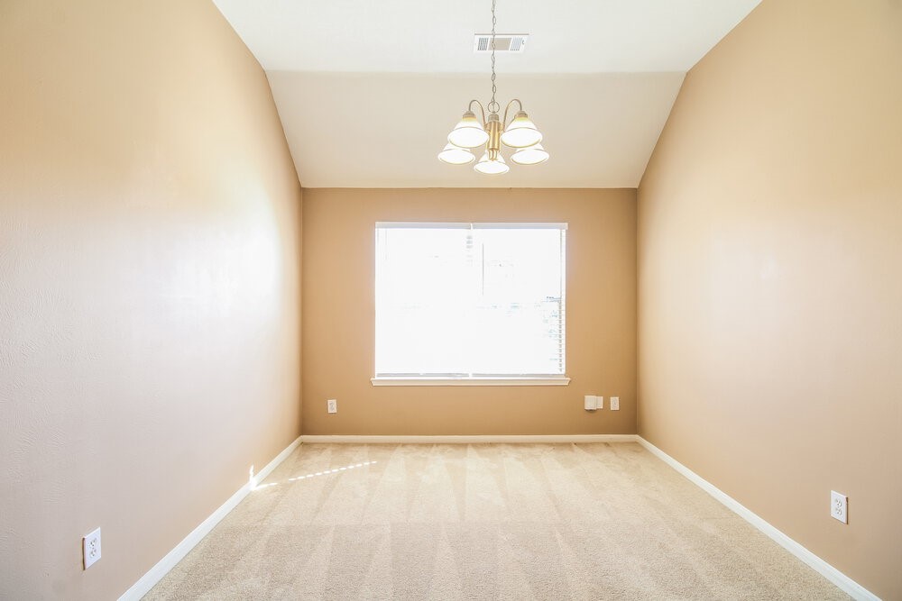 21502 Broadstone Drive Property Photo 6