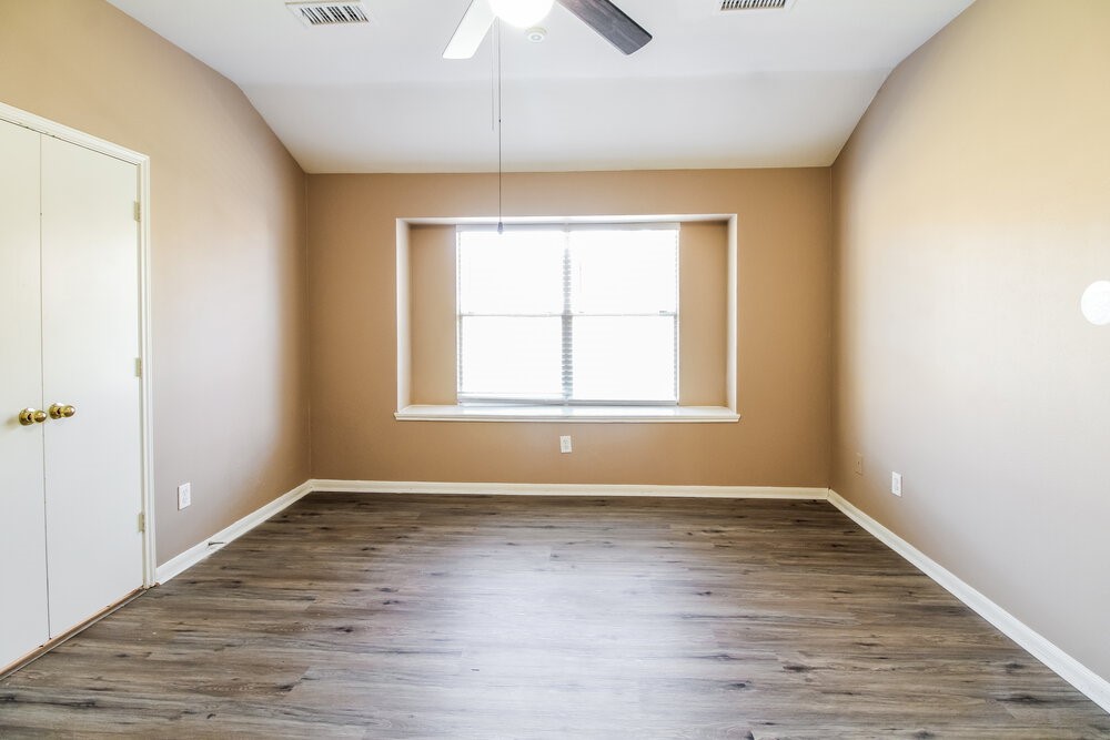 21502 Broadstone Drive Property Photo 9