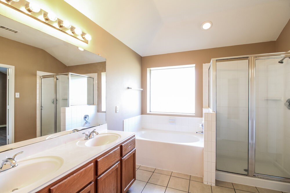 21502 Broadstone Drive Property Photo 10