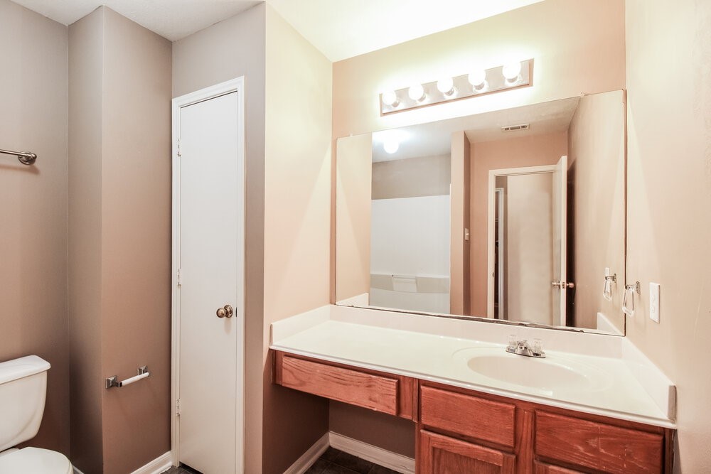 21502 Broadstone Drive Property Photo 14