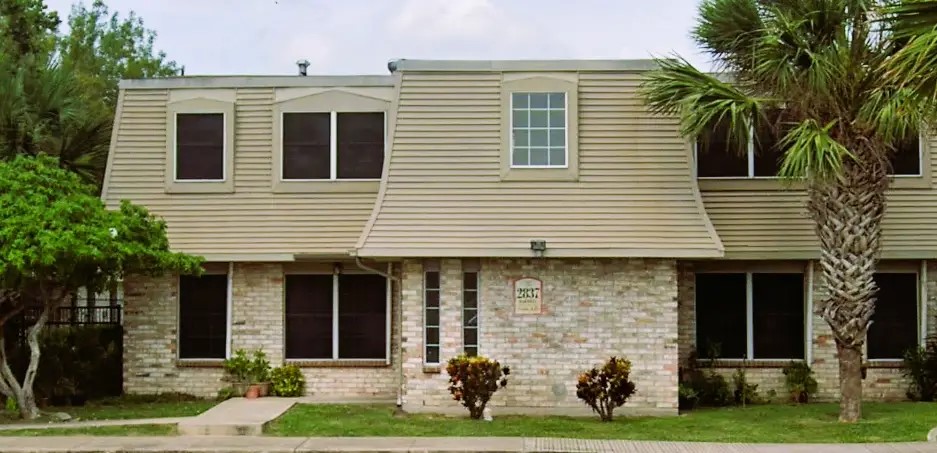 2835 Rockwell Drive Property Photo 2