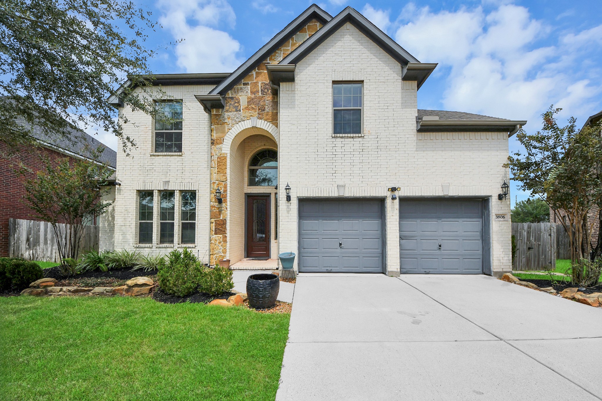 3806 Pearl Pass Lane Property Photo 1