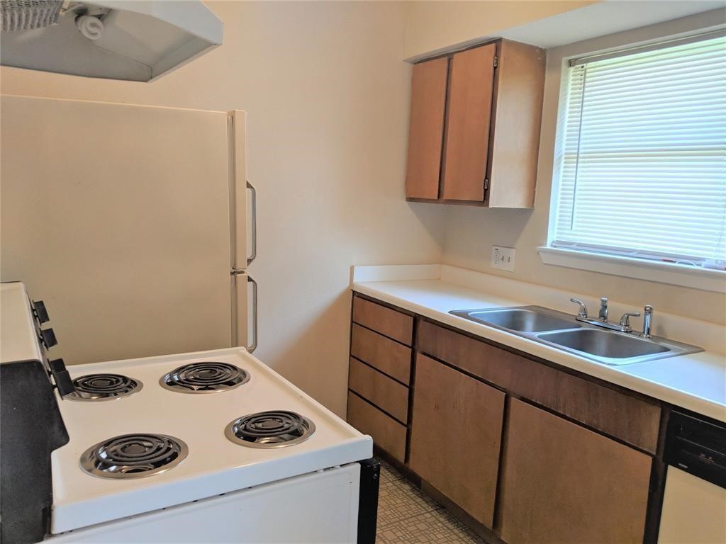 915 Alexander Street 3 Property Photo 6