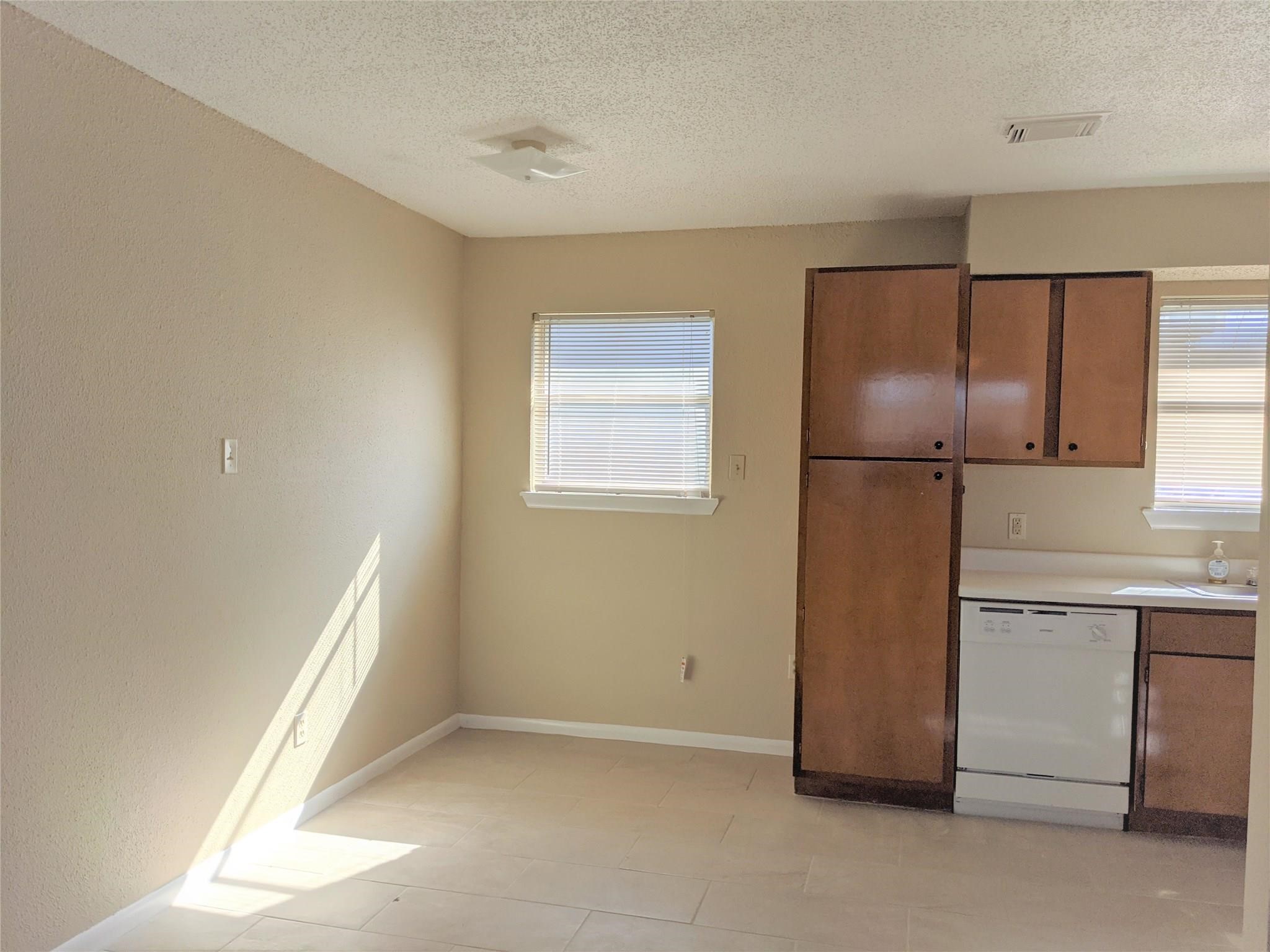 915 Alexander Street 3 Property Photo 7