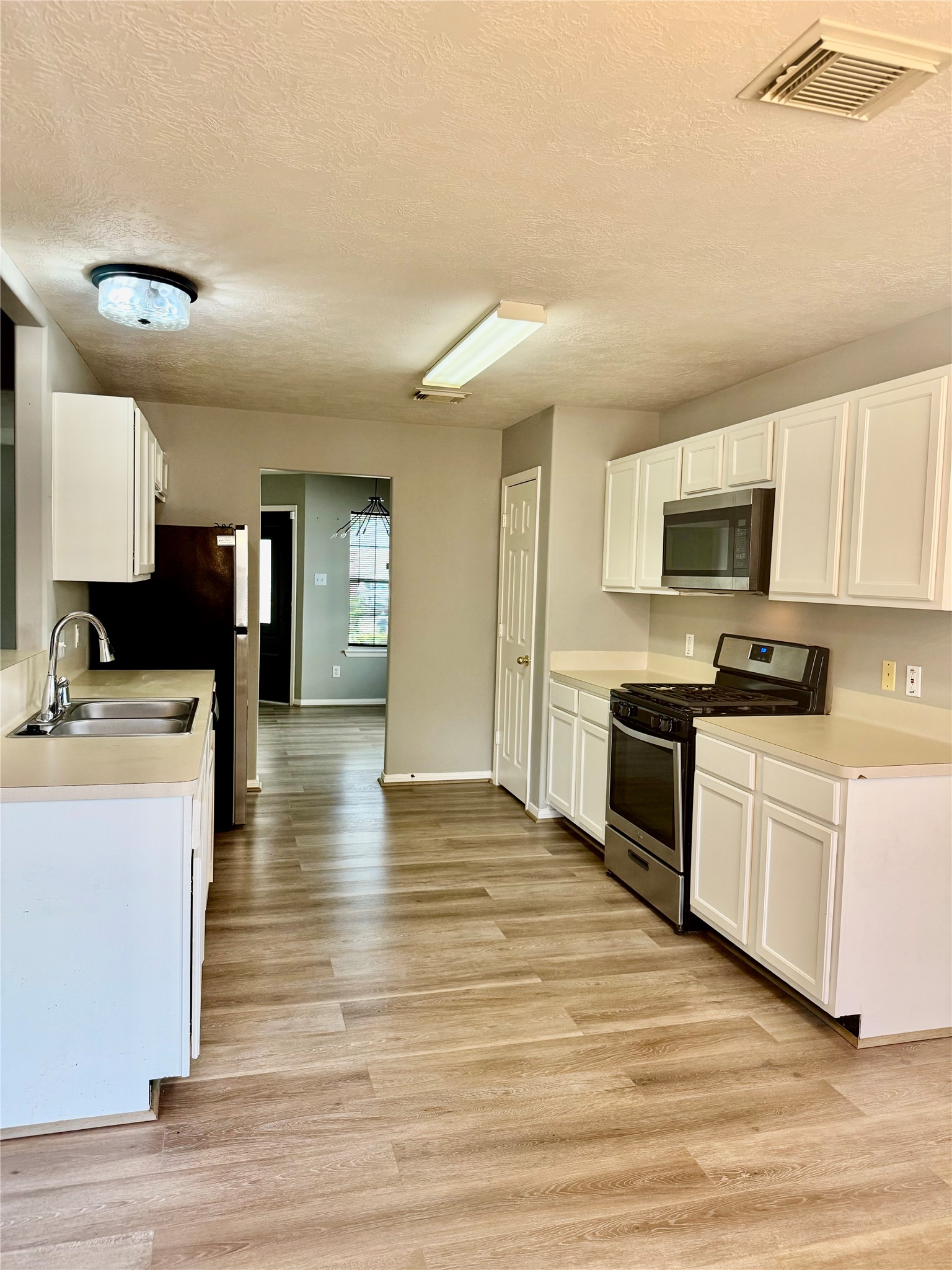 6506 Beeston Hill Drive Property Photo 12