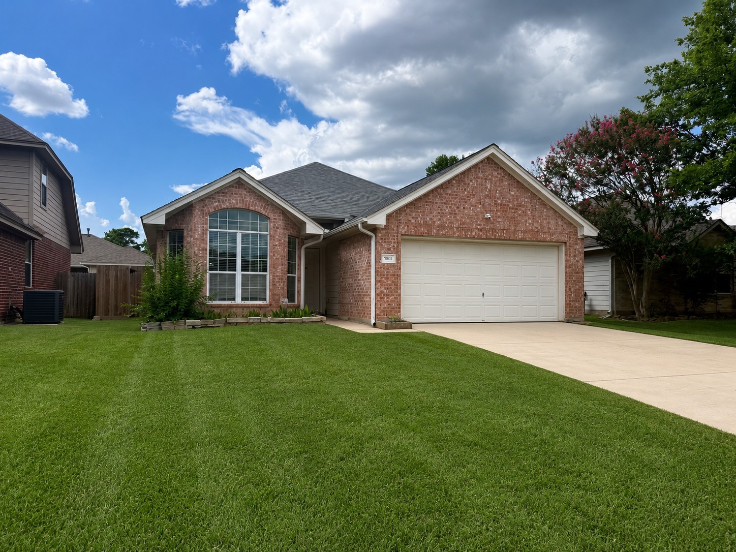 980 Oak Falls Drive Property Photo 1