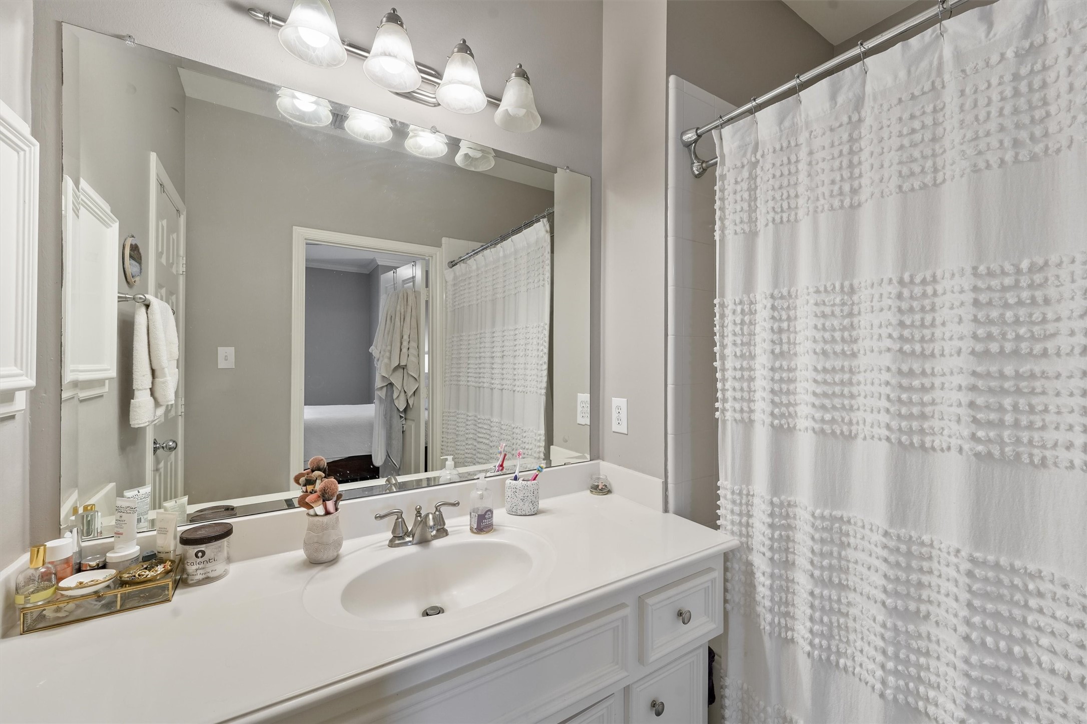 1245 W 17th Street Property Photo 11