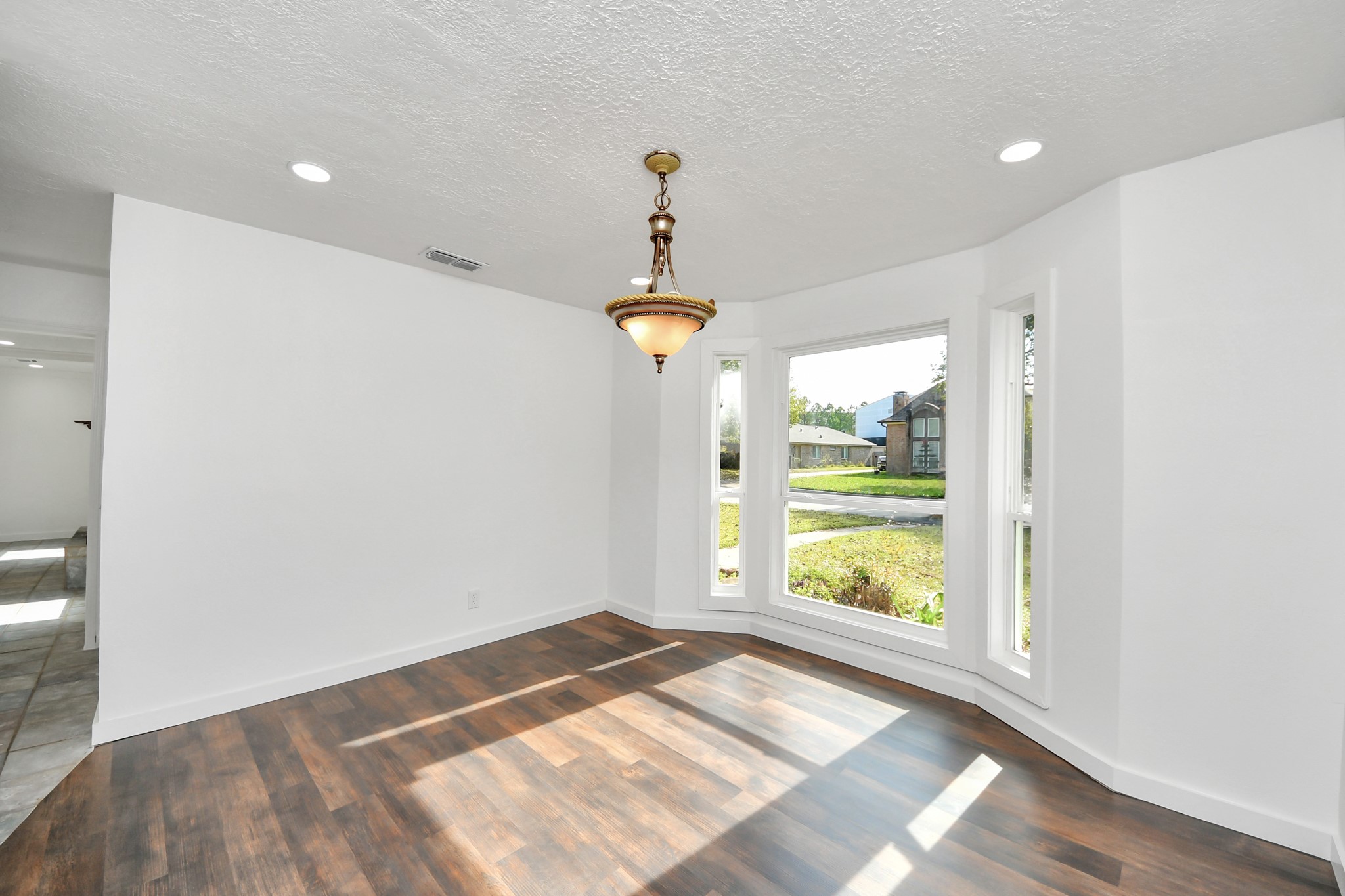 616 S Rivershire Drive Property Photo 3