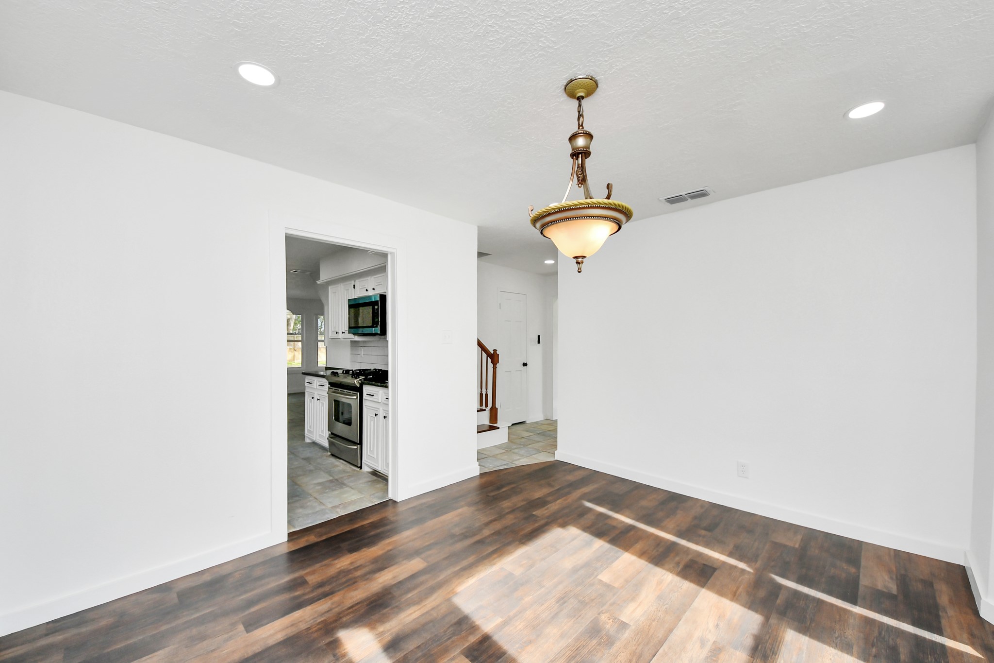 616 S Rivershire Drive Property Photo 4