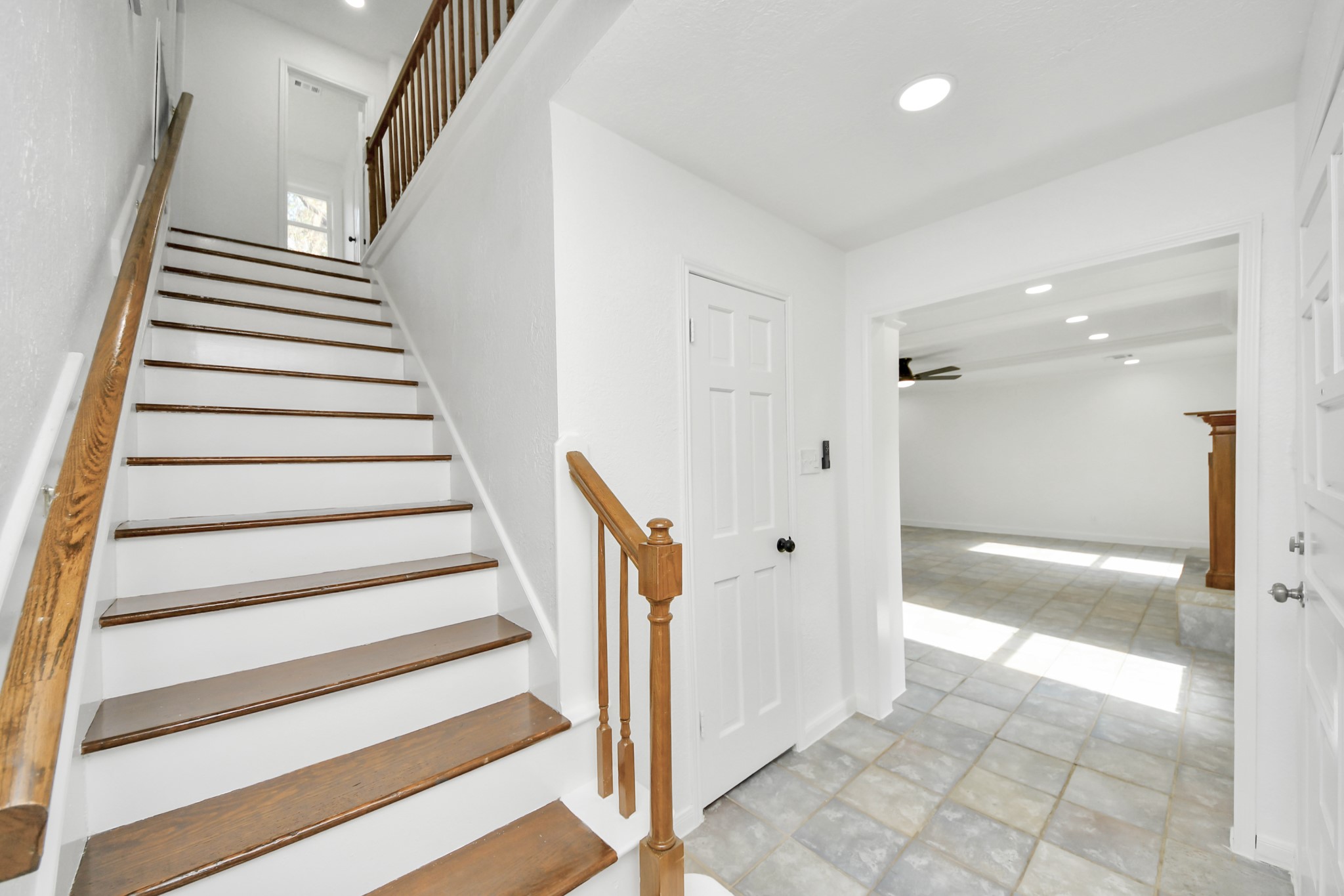 616 S Rivershire Drive Property Photo 5