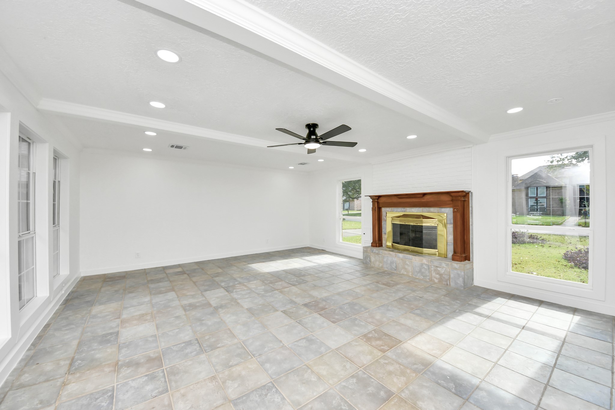 616 S Rivershire Drive Property Photo 6