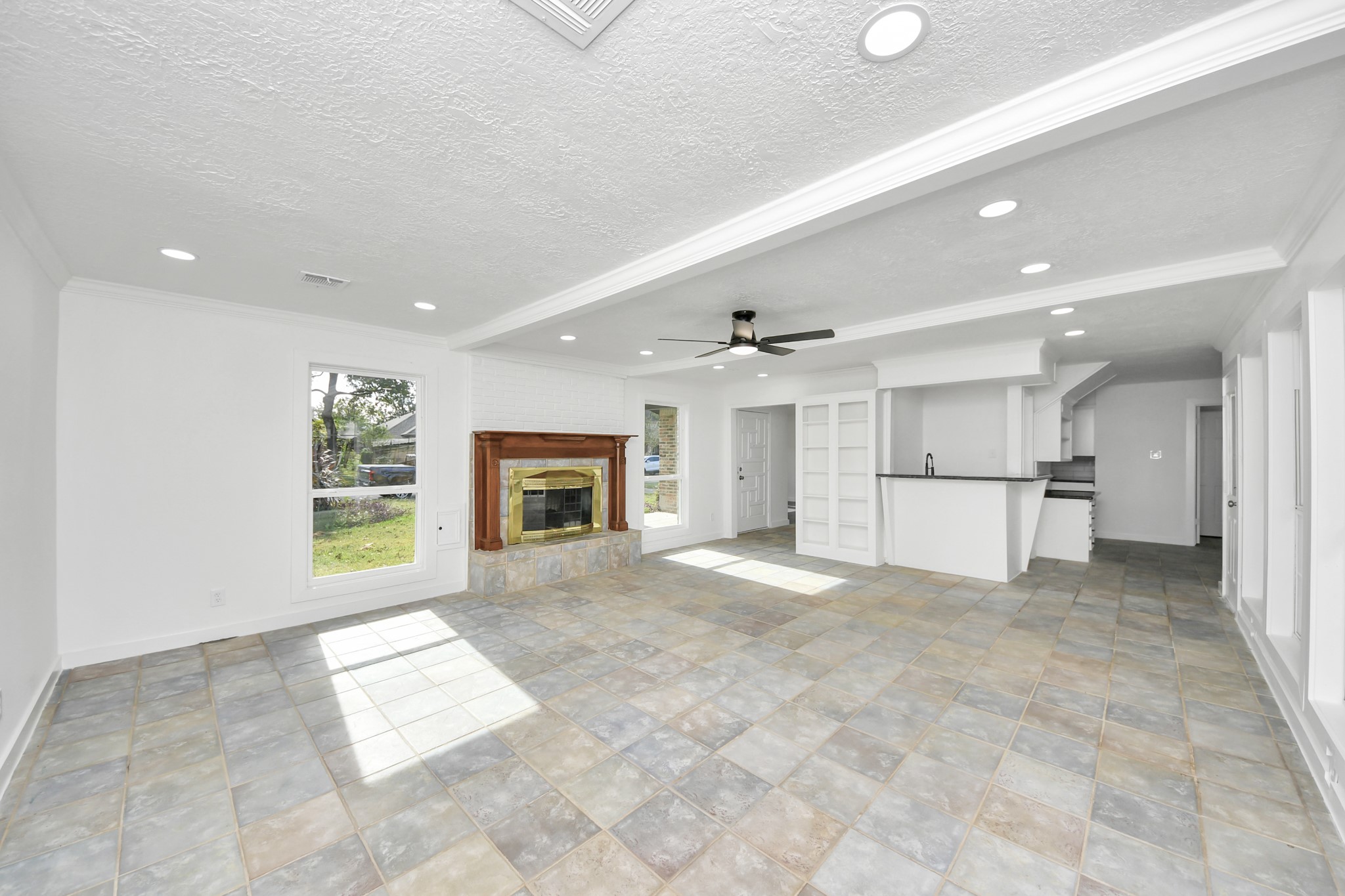 616 S Rivershire Drive Property Photo 7