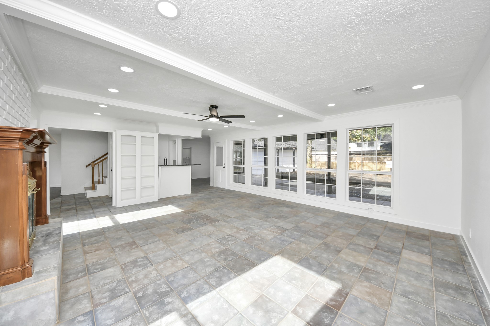 616 S Rivershire Drive Property Photo 8