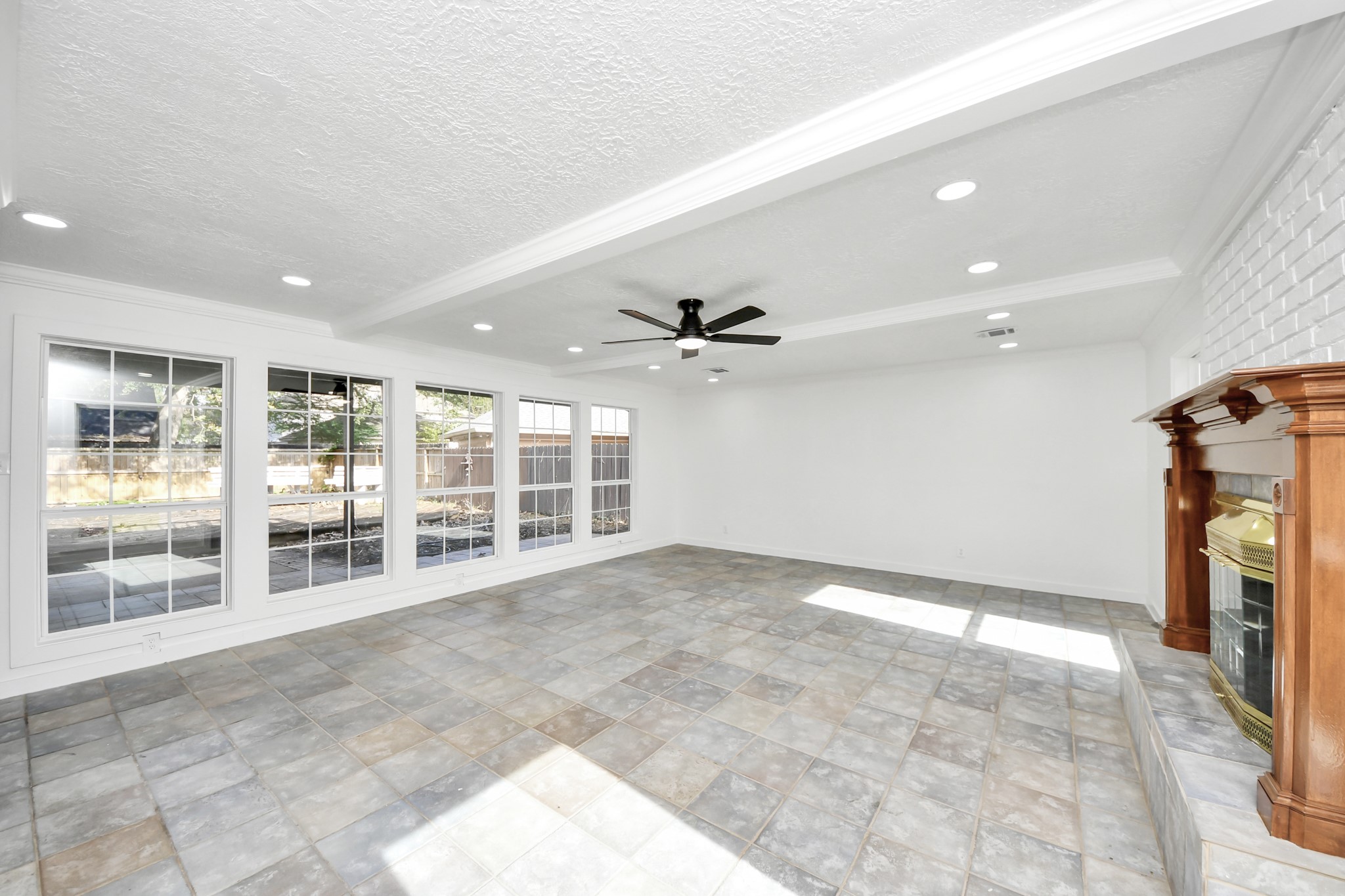 616 S Rivershire Drive Property Photo 9