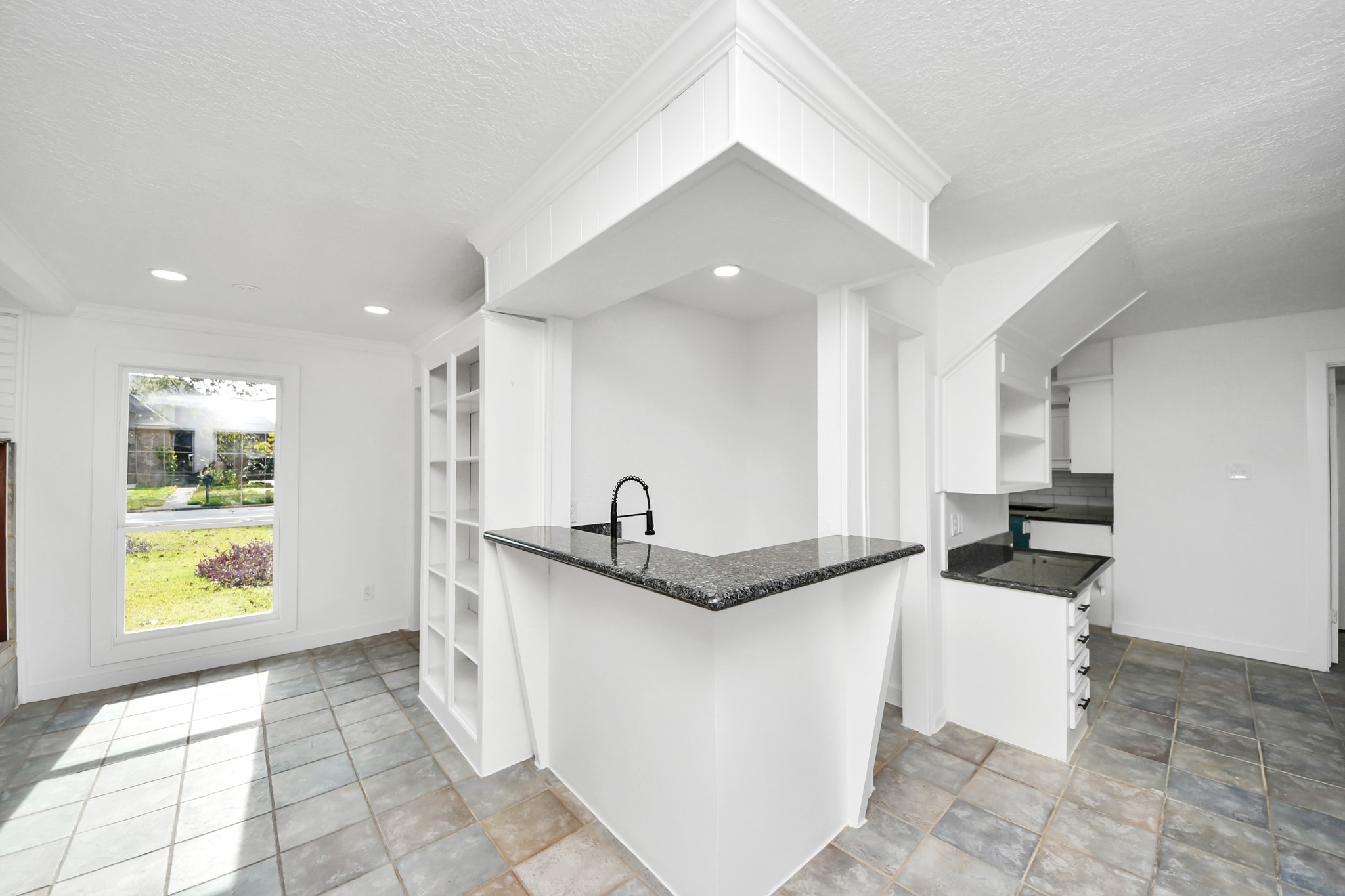 616 S Rivershire Drive Property Photo 10
