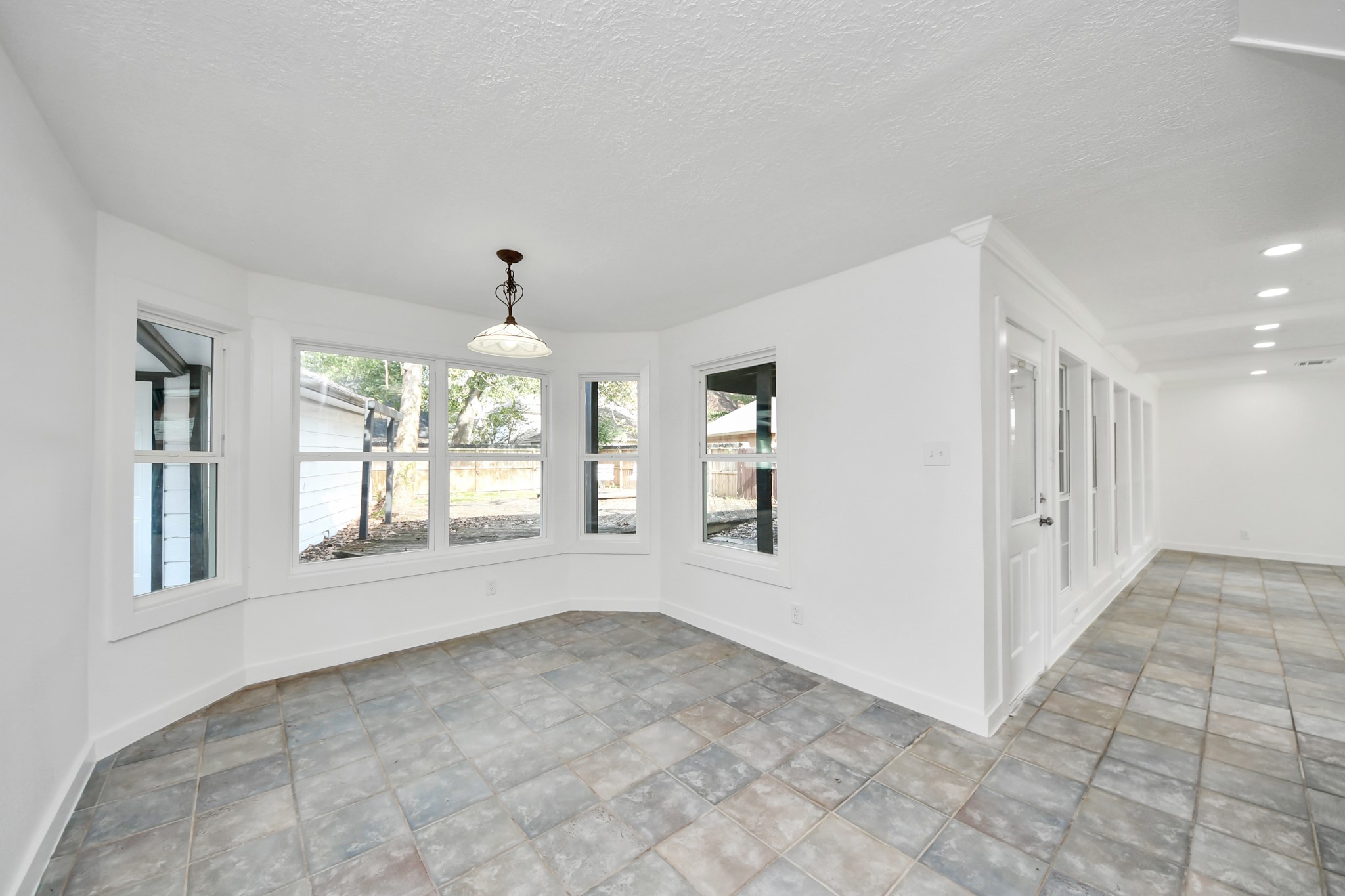 616 S Rivershire Drive Property Photo 12