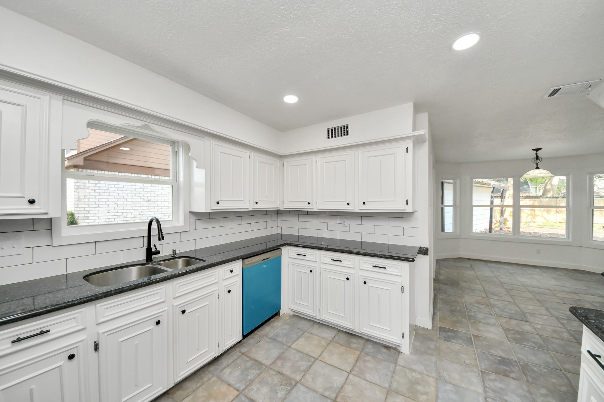 616 S Rivershire Drive Property Photo 17