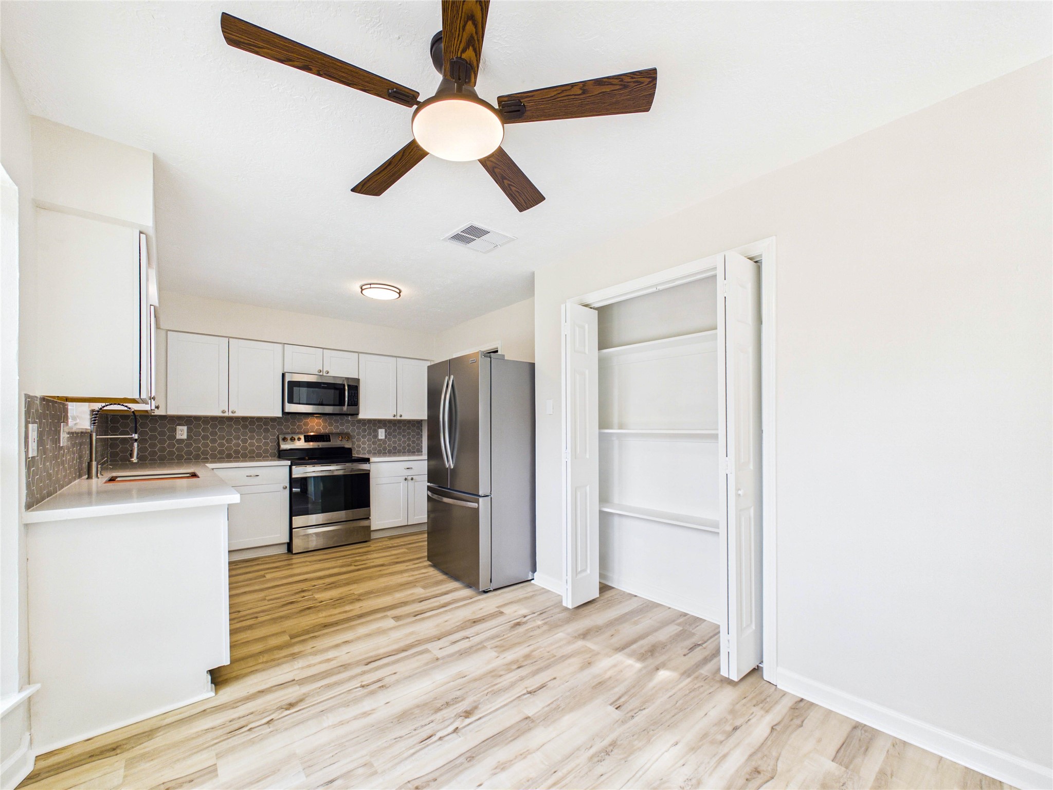 12707 Corning Dr Property Photo 12