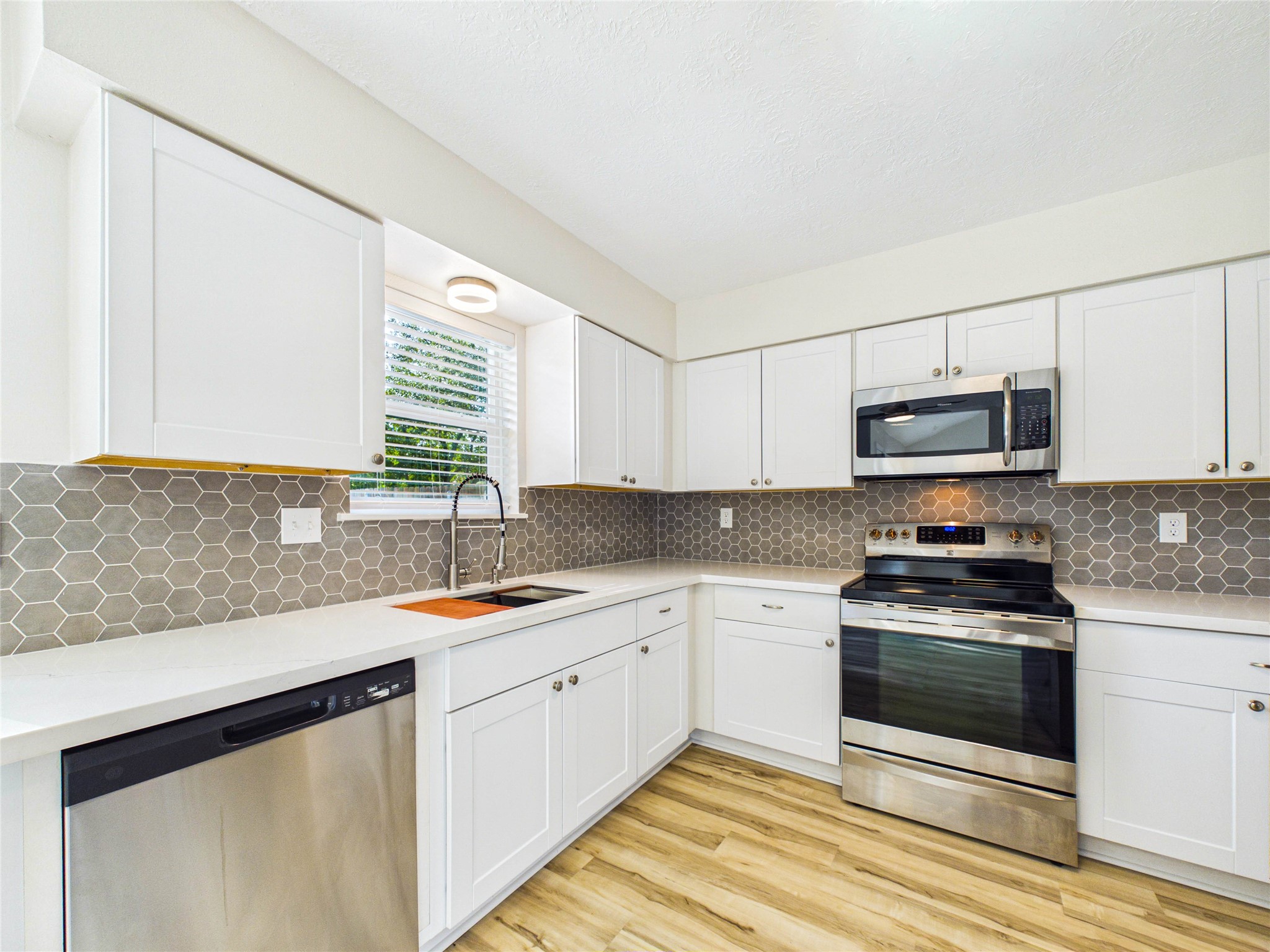 12707 Corning Dr Property Photo 14