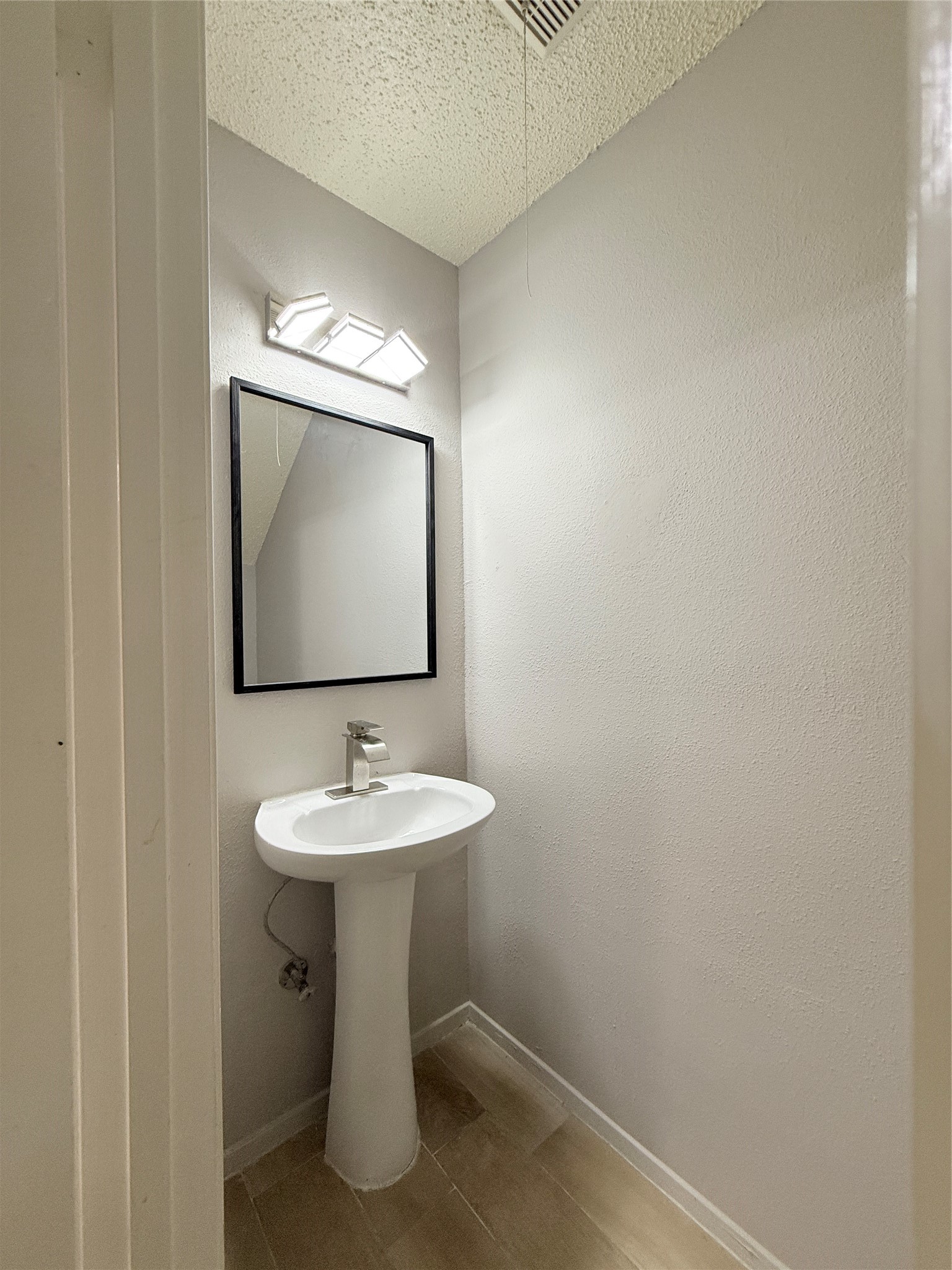 9383 Pagewood Lane Property Photo 5