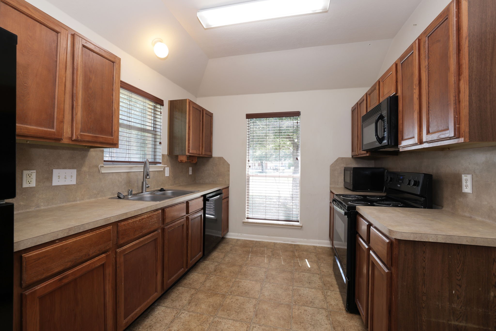 19114 Hemington Circle Property Photo 3