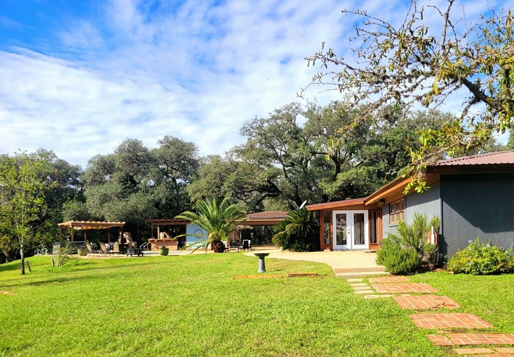 5272 Ih 10 Property Photo 3