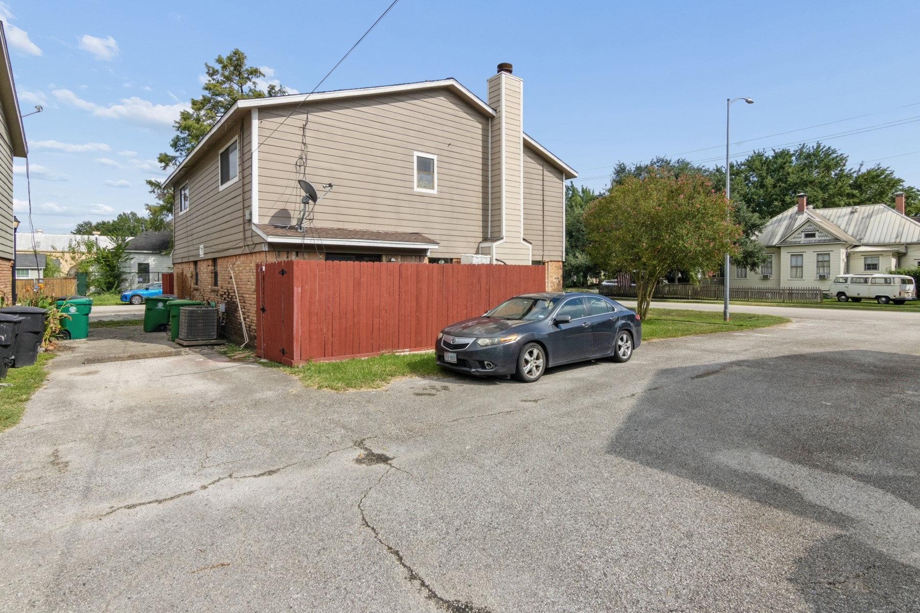 311 E 10th Street Property Photo 13
