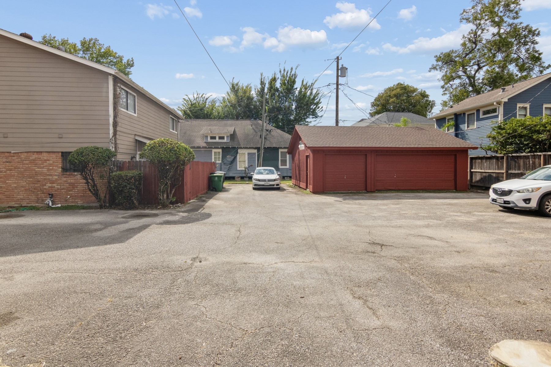 311 E 10th Street Property Photo 15