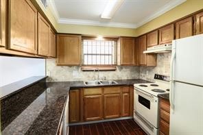 311 E 10th Street Property Photo 16