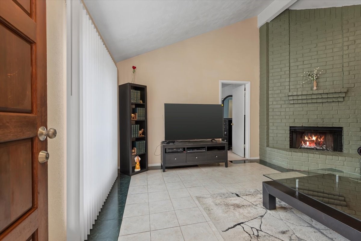 9522 Wellsworth Drive Property Photo 3