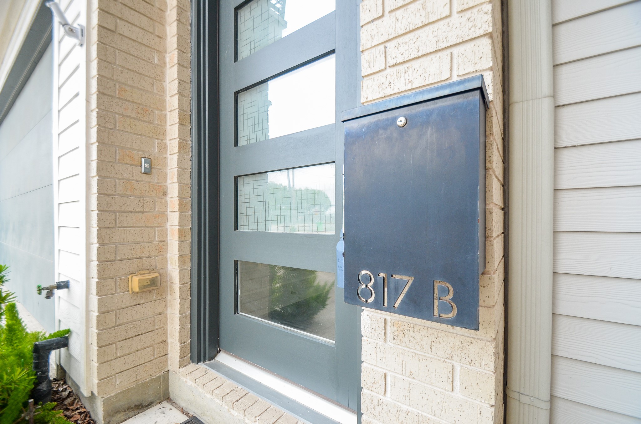 817 Delano Street B Property Photo 3