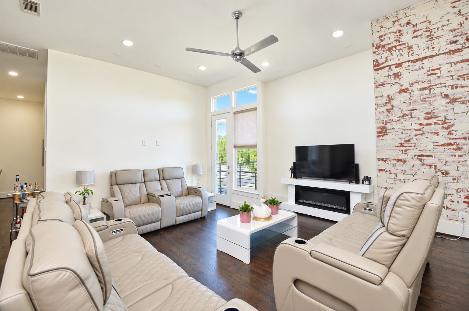 817 Delano Street B Property Photo 7