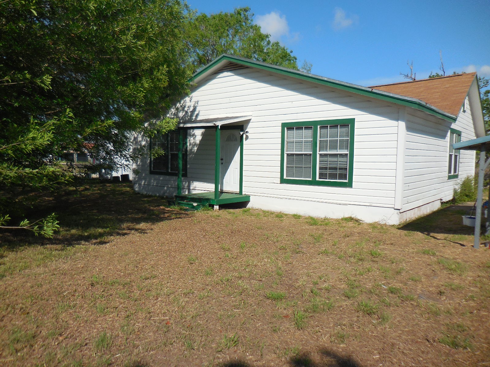 628 Austin Street W Property Photo 1