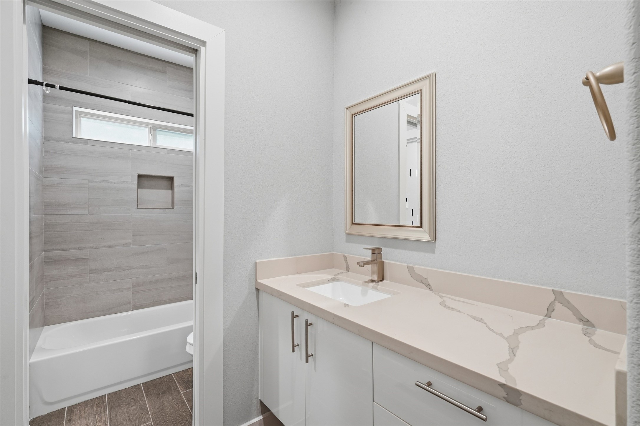 4704 Hershe Street Property Photo 16